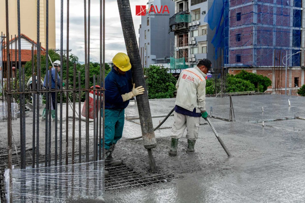 Cập nhật tiến độ Rian Inn tại Halla Jade Residences: Hoàn tất cọc khoan nhồi, đổ sàn tầng 2 16 Công tác đổ bê tông dầm sàn tầng 2 tại dự án Rian Inn
